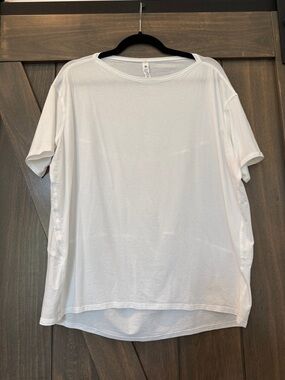 lululemon athletica Men's White Short-Sleeve Crew Tee